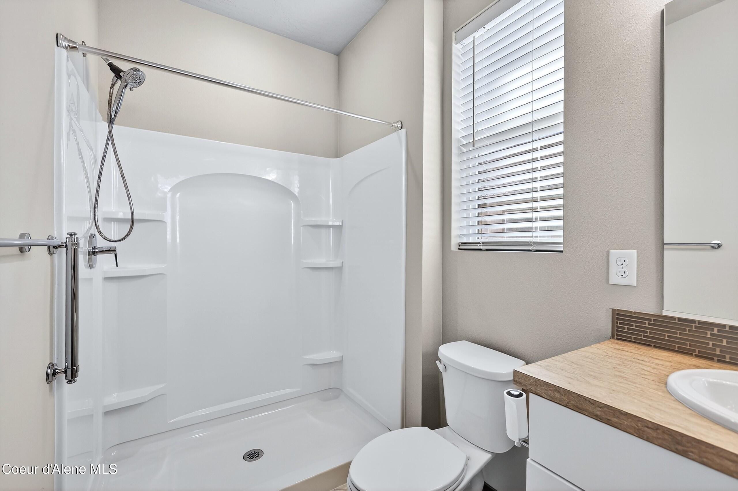 193 Inkwood Street Post Falls, ID 83854 - Photo 34 of 54 032_Primary Bathroom