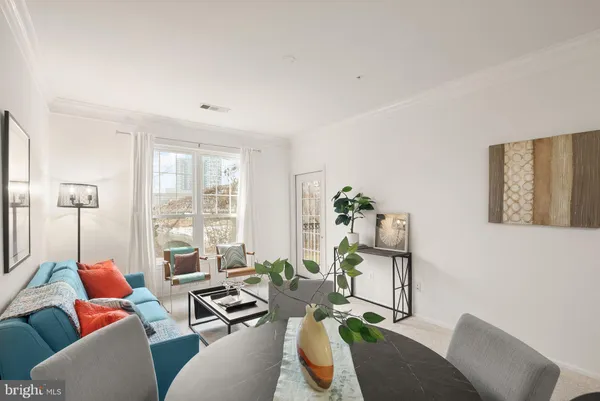 $290,000 | 1601 Spring Gate Dr., Unit 1116, McLean, VA 22102