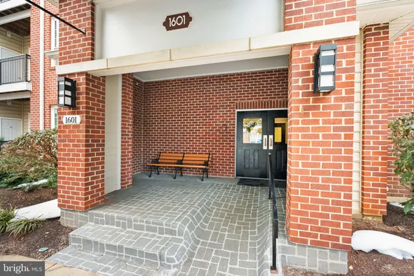 $290,000 | 1601 Spring Gate Dr., Unit 1116, McLean, VA 22102