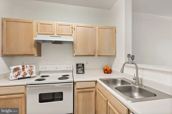 $290,000 | 1601 Spring Gate Dr., Unit 1116, McLean, VA 22102