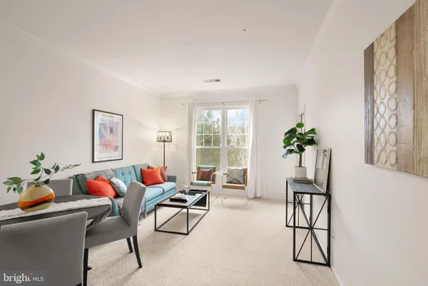 $290,000 | 1601 Spring Gate Dr., Unit 1116, McLean, VA 22102