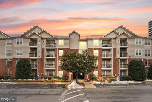 $290,000 | 1601 Spring Gate Dr., Unit 1116, McLean, VA 22102