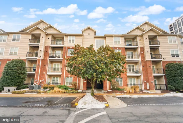 $290,000 | 1601 Spring Gate Dr., Unit 1116, McLean, VA 22102