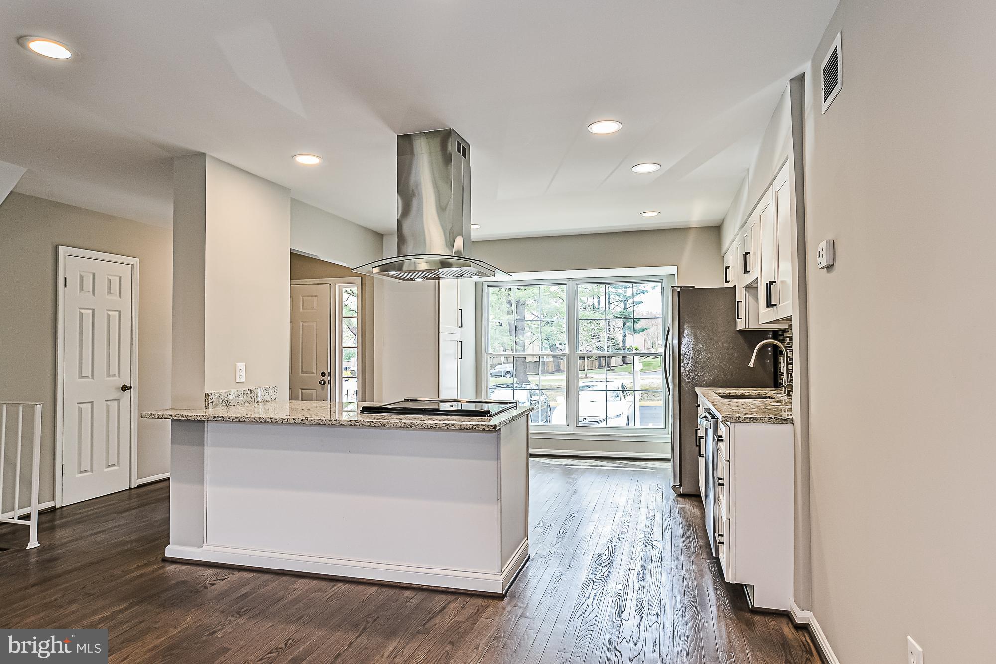 6633 Summer Grape Court Springfield, VA 22152 - Photo 8 of 40 Gallery Image 8