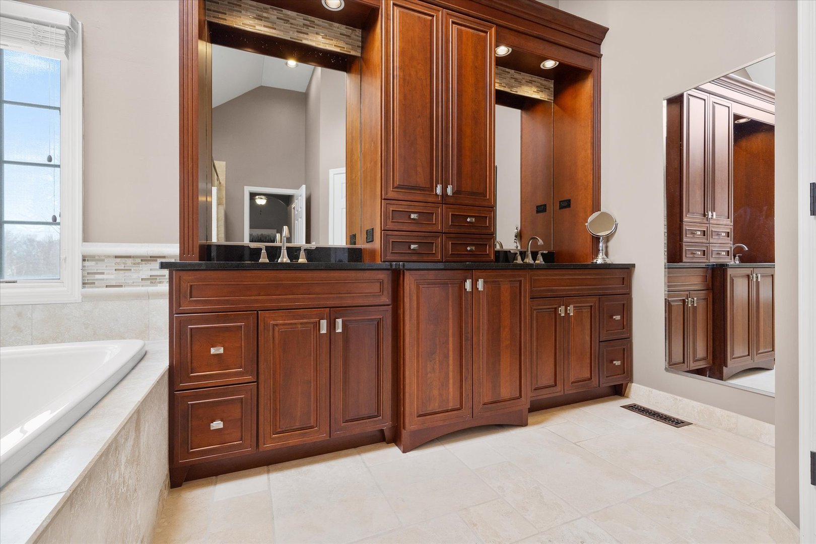 1911 Wicklow Road Naperville, IL 60564 - Photo 24 of 62 Gallery Image 24
