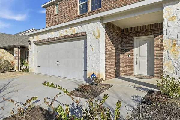 $2,500 | 3947 Oak Creek Circle, Denison, TX 75020