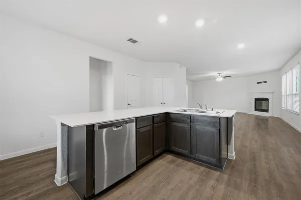 $2,500 | 3947 Oak Creek Circle, Denison, TX 75020