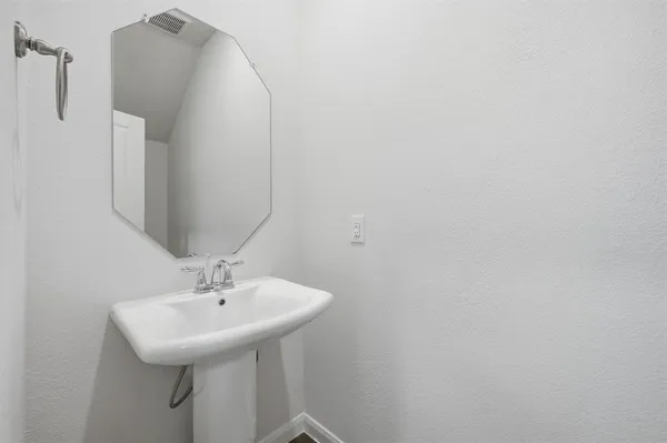 $2,500 | 3947 Oak Creek Circle, Denison, TX 75020