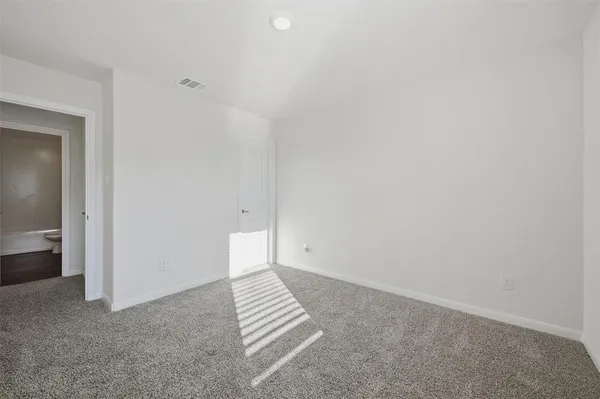 $2,500 | 3947 Oak Creek Circle, Denison, TX 75020