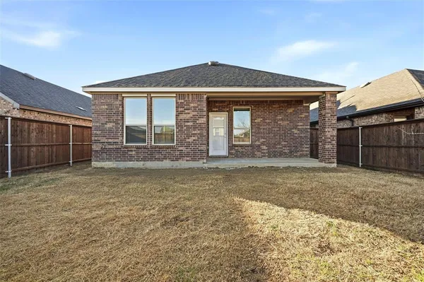 $2,500 | 3947 Oak Creek Circle, Denison, TX 75020