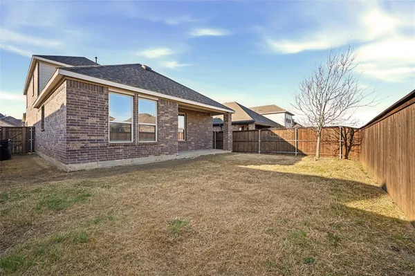 $2,500 | 3947 Oak Creek Circle, Denison, TX 75020