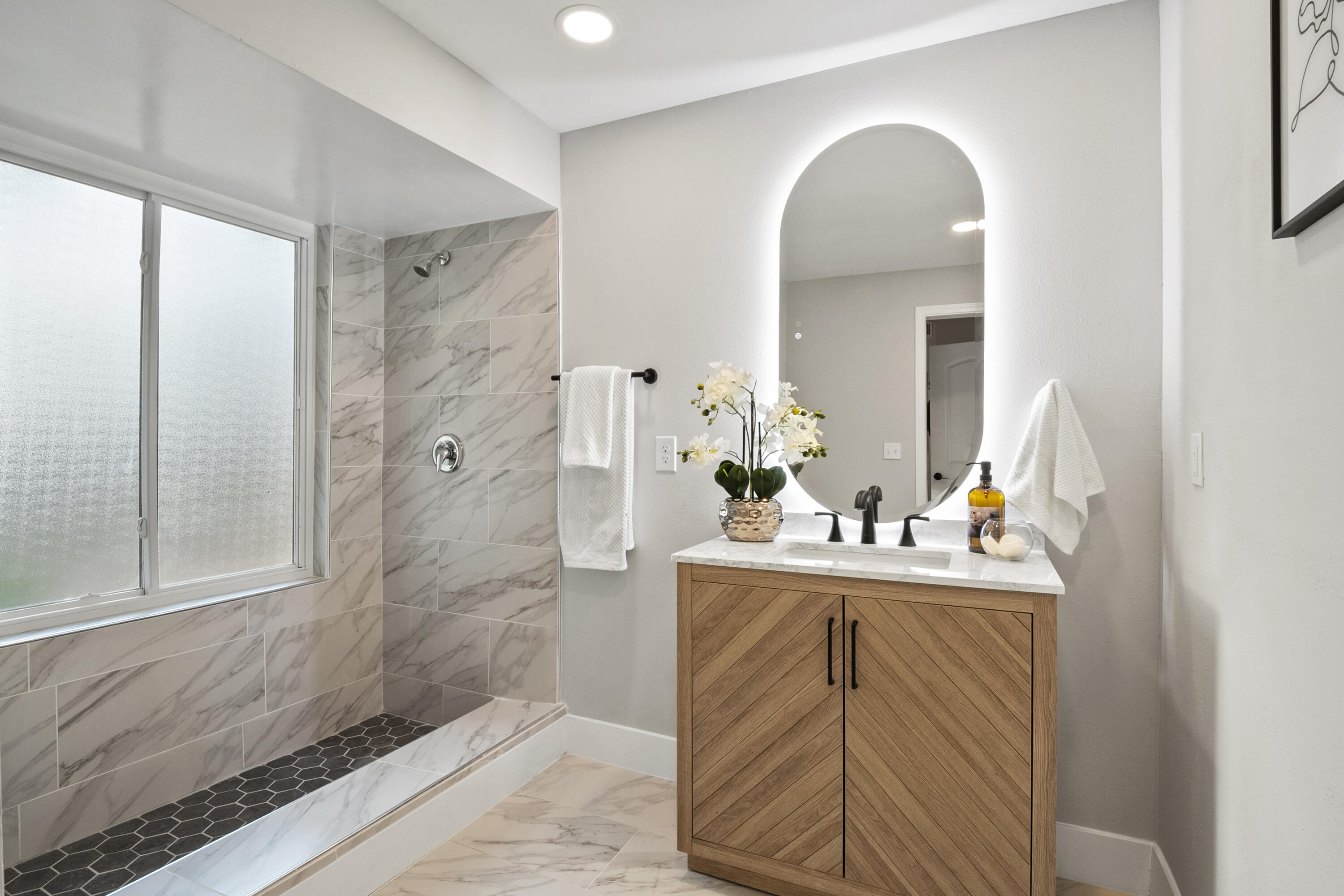 1530 Crestview Trail Acton, CA 93510 - Photo 15 of 43 a living room with a sink and a mirror
