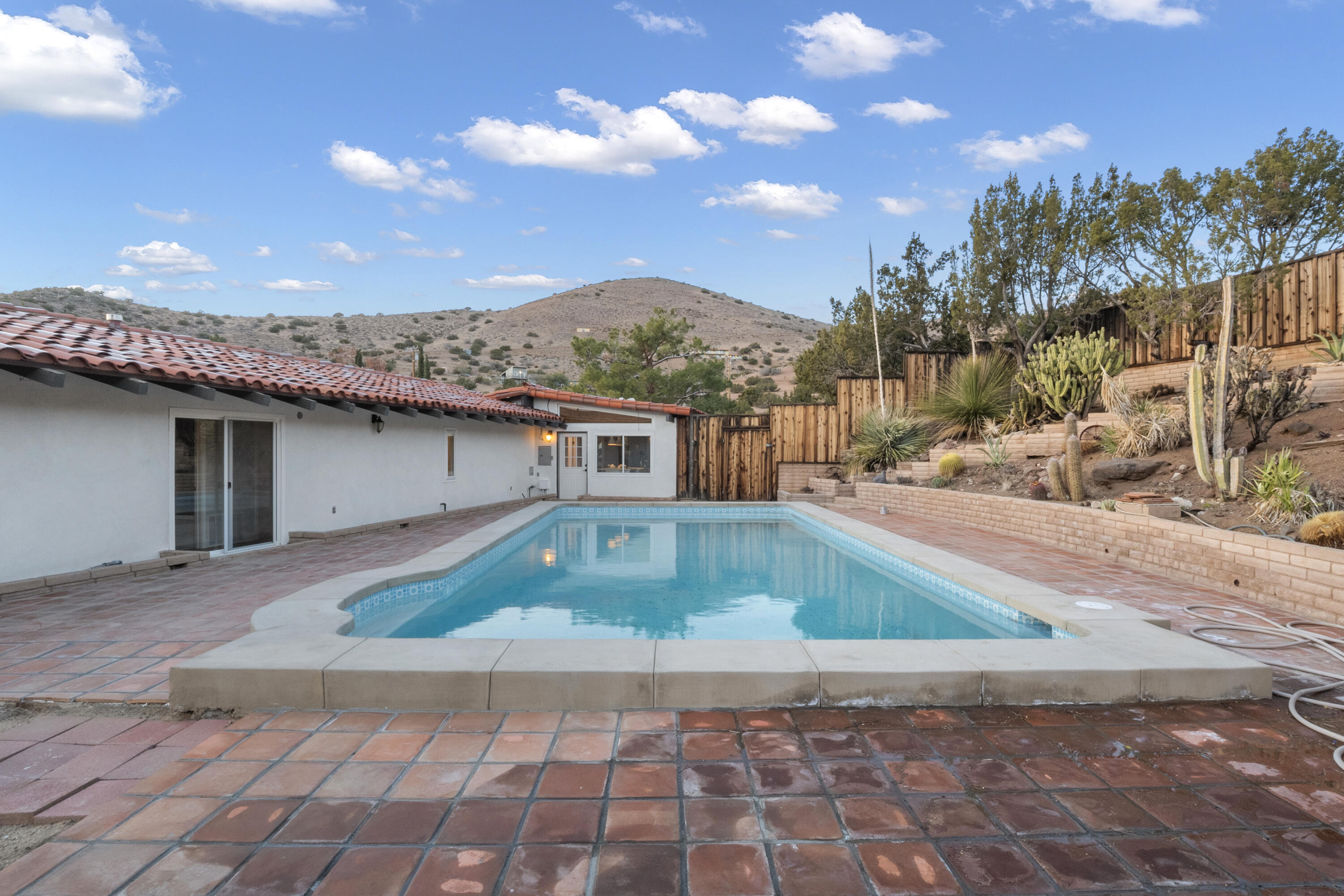 1530 Crestview Trail Acton, CA 93510 - Photo 40 of 43 a backyard of a house with table and chairs