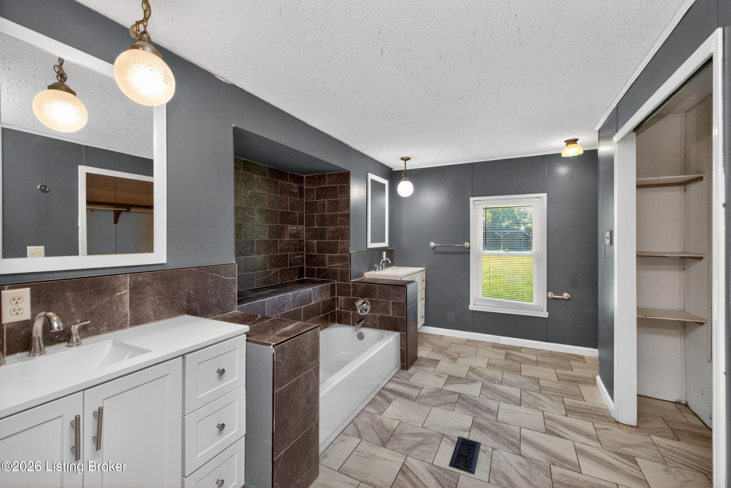 957 Cane Run Road Springfield, KY 40069 - Photo 17 of 50 Primary Bathrooom