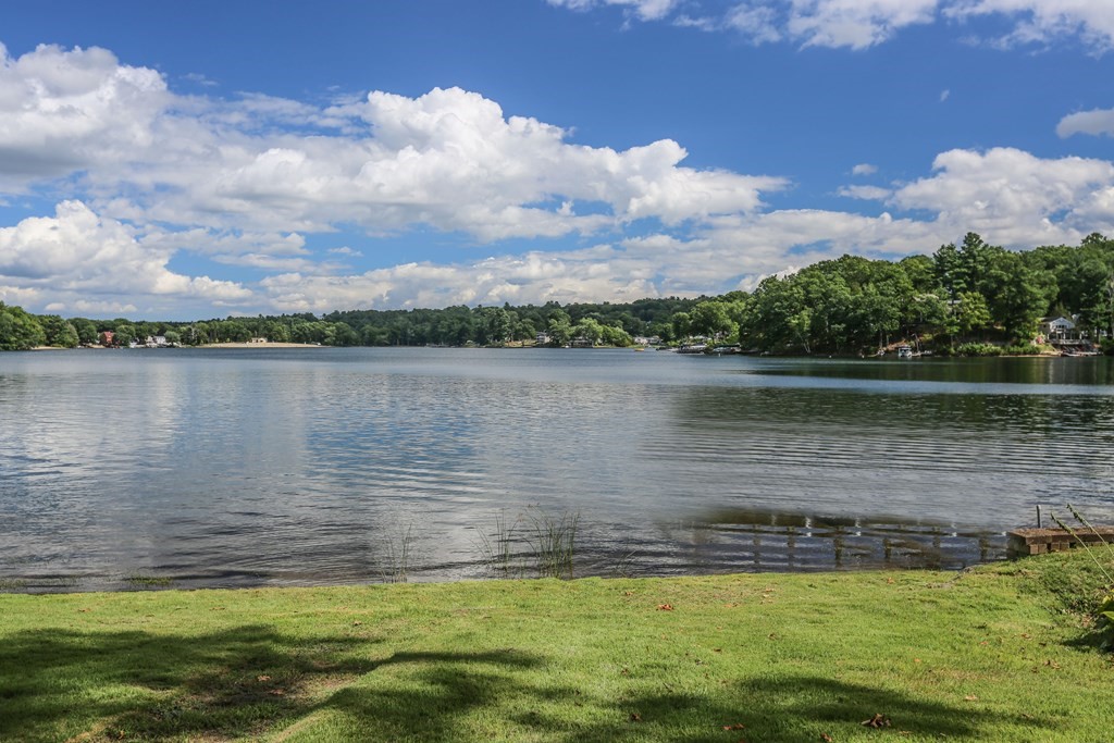 2 Elizabeth Road Hudson, MA 01749 - Photo 1 of 27 Gallery Image 1
