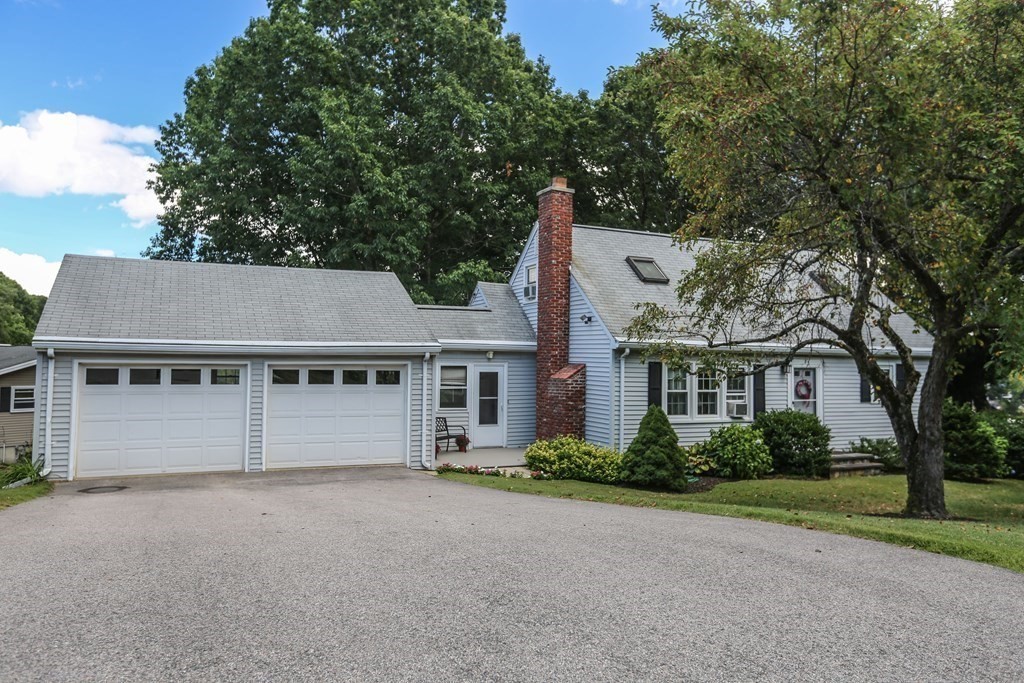 2 Elizabeth Road Hudson, MA 01749 - Photo 2 of 27 Gallery Image 2