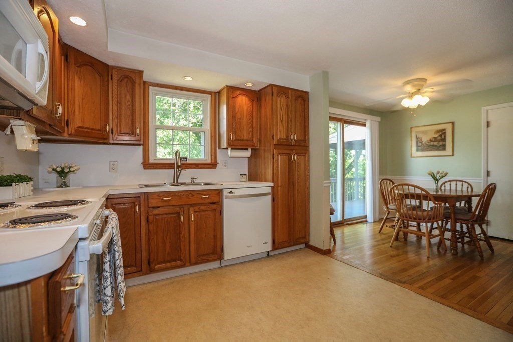 2 Elizabeth Road Hudson, MA 01749 - Photo 4 of 27 Gallery Image 4