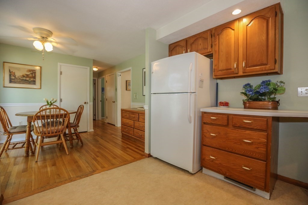 2 Elizabeth Road Hudson, MA 01749 - Photo 5 of 27 Gallery Image 5