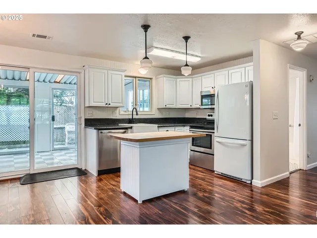 $209,950 | 575 Northeast Fleming Avenue, Unit B43, Gresham, OR 97030