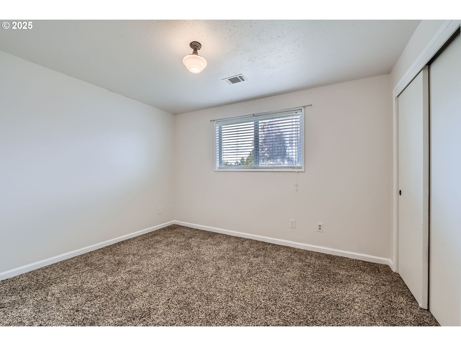 575 Northeast Fleming Avenue, Unit B43 Gresham, OR 97030 - Photo 7 of 12