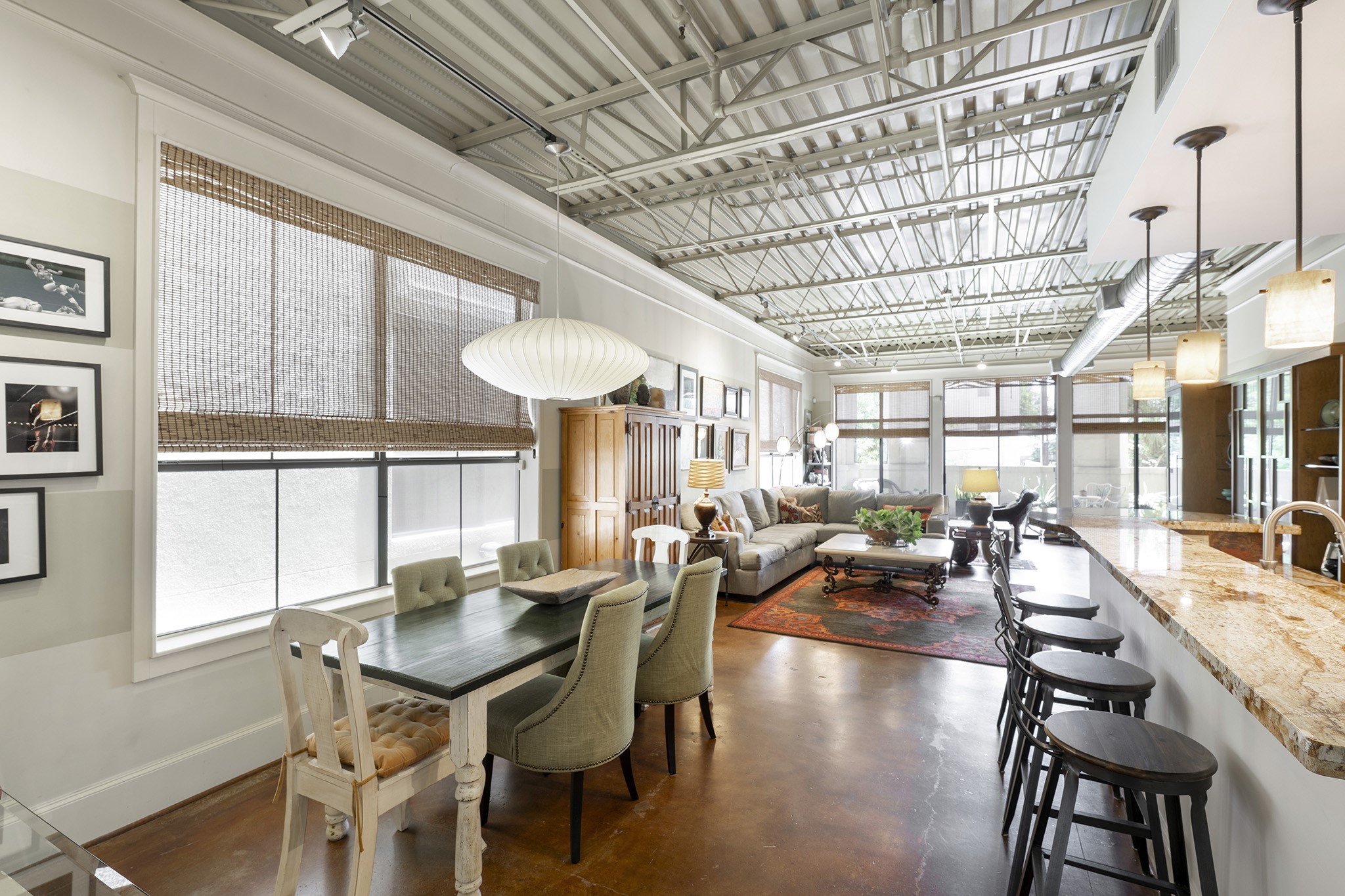 1722 Washington Avenue, Unit D Houston, TX 77007 - Photo 9 of 28 Dining area is set for casual everyday meals or large dinner parties and holiday gatherings.