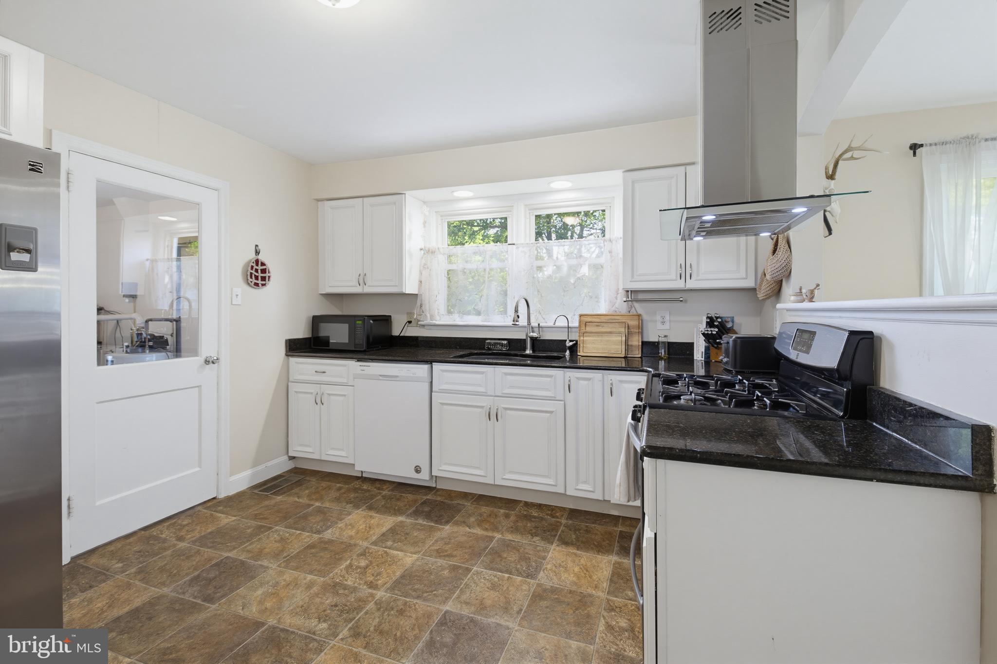 433 East Roseville Road Lancaster, PA 17601 - Photo 14 of 39 Gallery Image 14