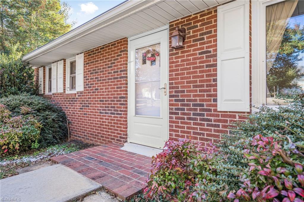 5253 Mountain View Road Winston-Salem, NC 27104 - Photo 2 of 34 Gallery Image 2