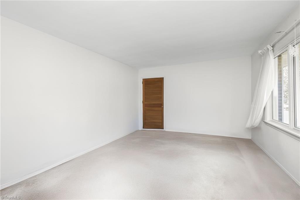 5253 Mountain View Road Winston-Salem, NC 27104 - Photo 4 of 34 Gallery Image 4