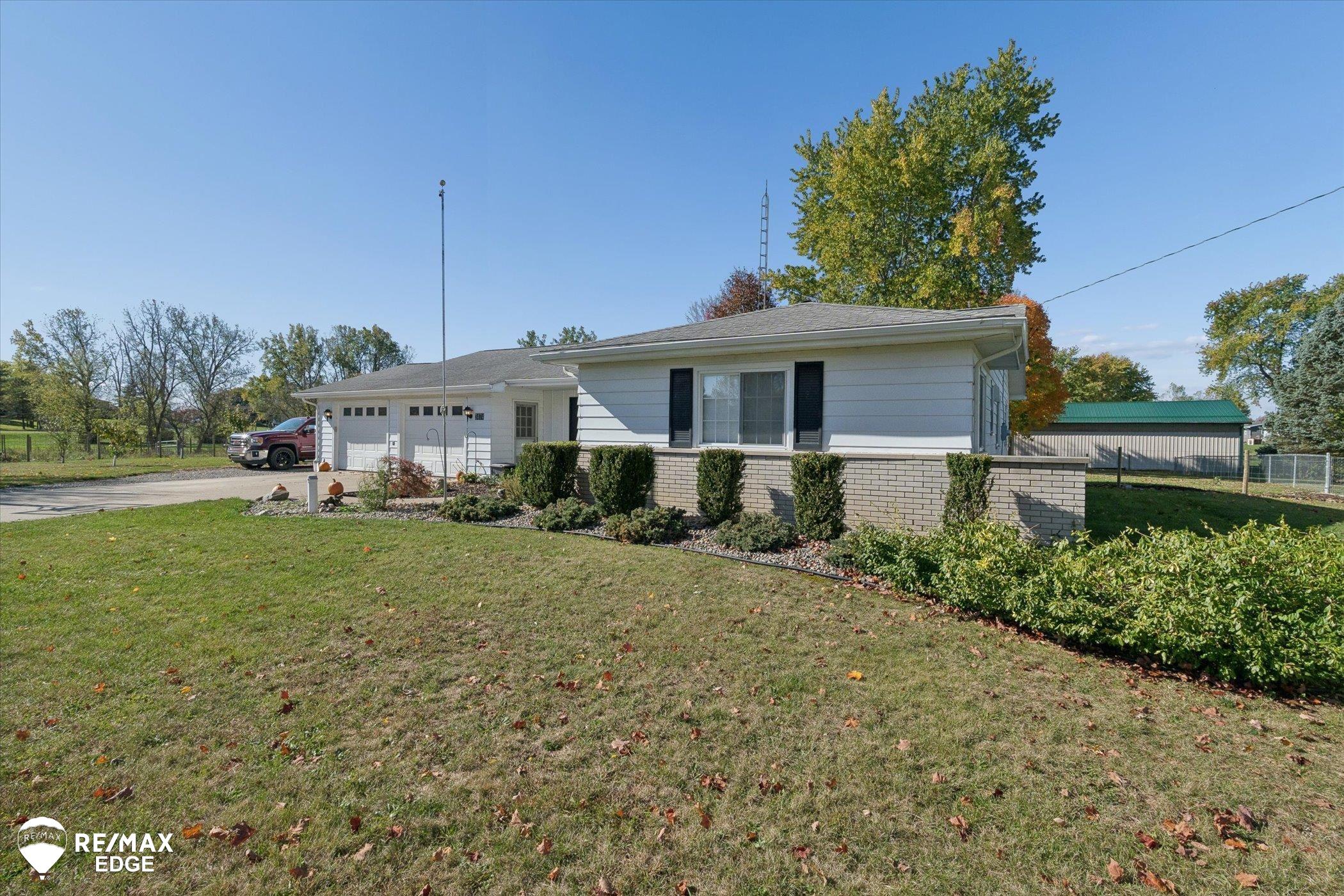 3474 Lang Road Davison, MI 48423 - Photo 4 of 39 50192255-9358cbfc-c381-4e89-bf95-5542568432e2.JPG