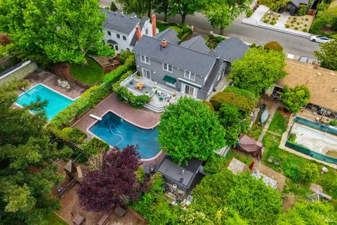 $2,999,999 | 852 2nd Street East, Sonoma, CA 95476