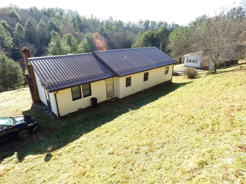 2139 Powerhouse Road Independence, VA 24348 - Photo 5 of 23 Gallery Image 5