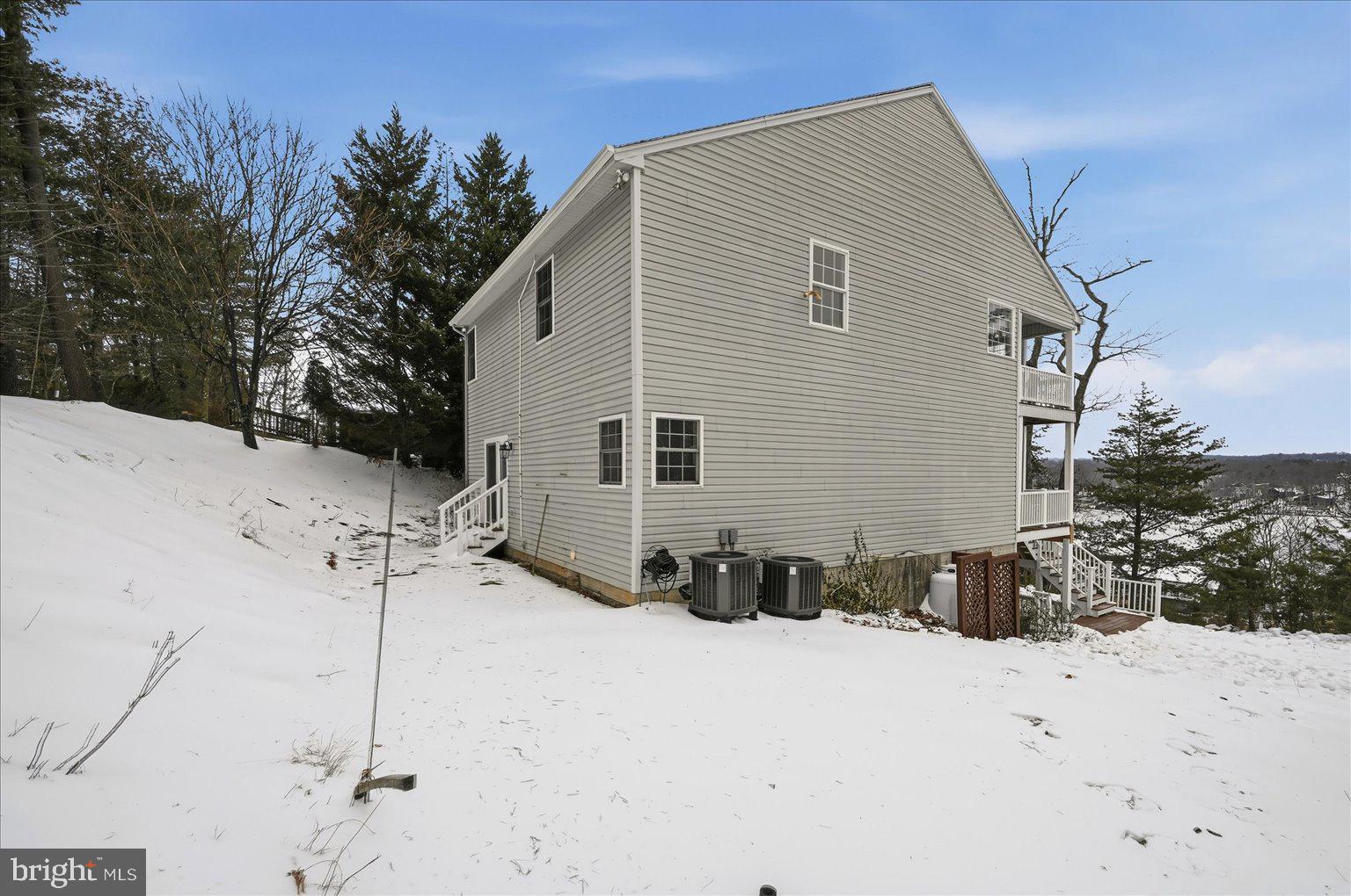109 Waterside Lane Cross Junction, VA 22625 - Photo 64 of 107 Side view of yard