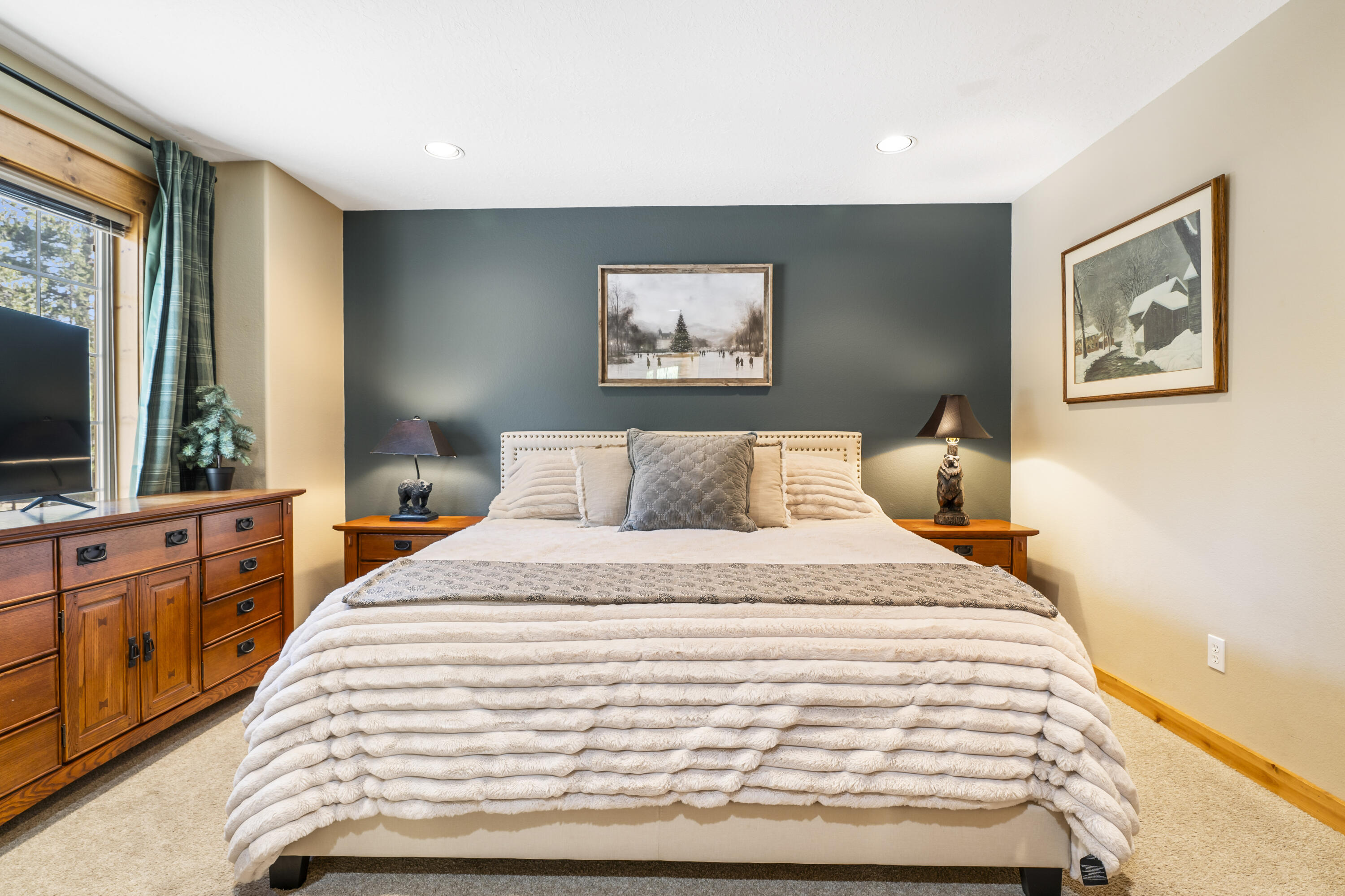 18189 Oregon Loop, Unit 5 Sunriver, OR 97707 - Photo 28 of 41 Bedroom #3 - Upstairs Suite