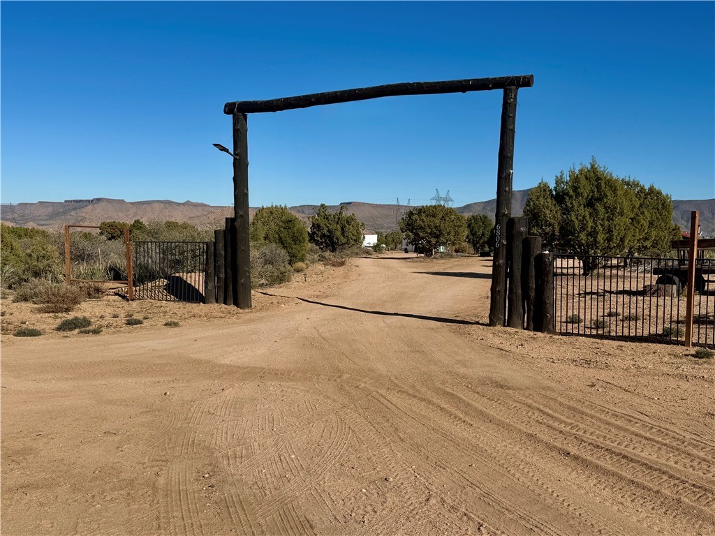 6806 North Frerichs Ranch Road Hackberry, AZ 86411 - Photo 1 of 37 Main entrance