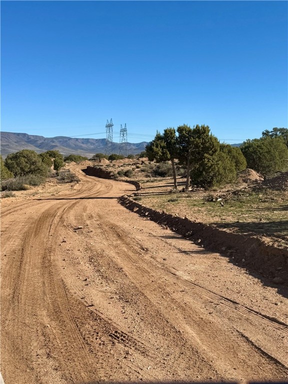 6806 North Frerichs Ranch Road Hackberry, AZ 86411 - Photo 37 of 37 Road cut in through property