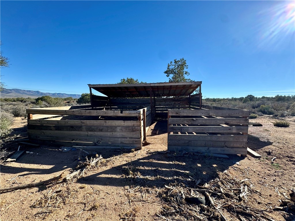 6806 North Frerichs Ranch Road Hackberry, AZ 86411 - Photo 10 of 37 Livestock run/corral