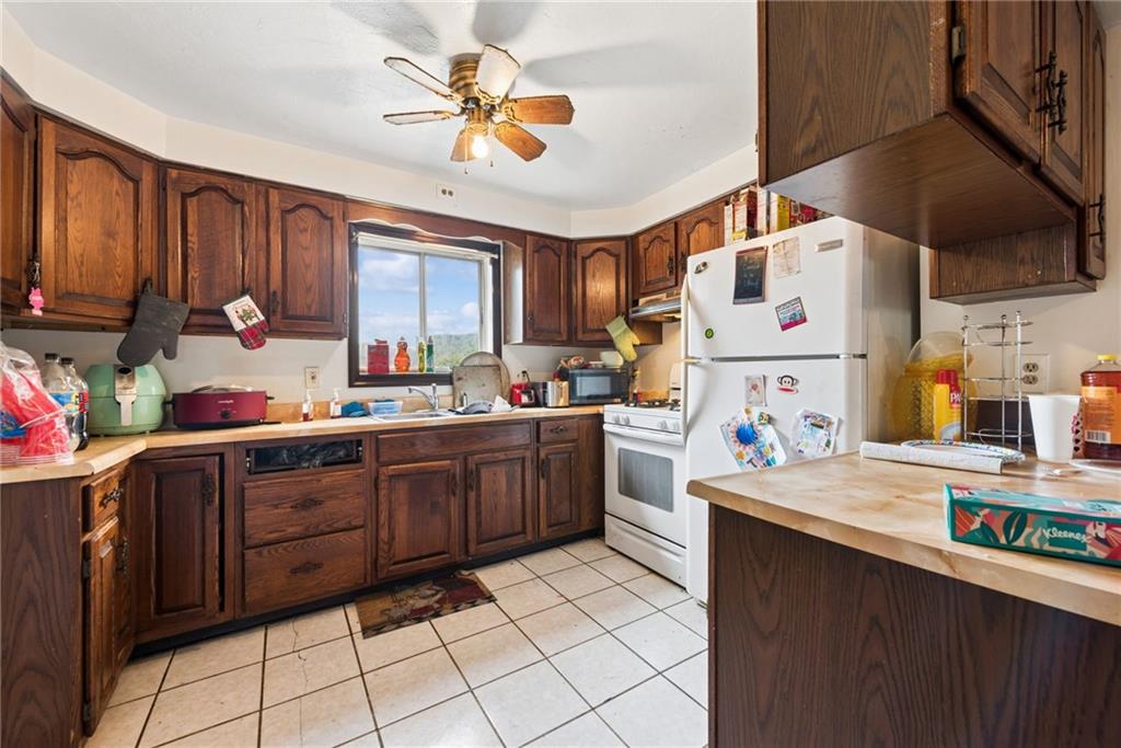571 3rd Street Pitcairn, PA 15140 - Photo 2 of 11