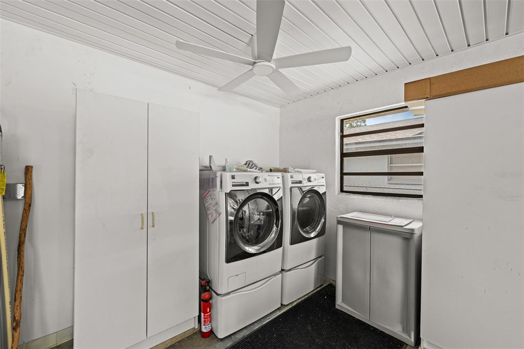 140 Valley Circle Brandon, FL 33510 - Photo 37 of 48 a utility room with dryer and washer