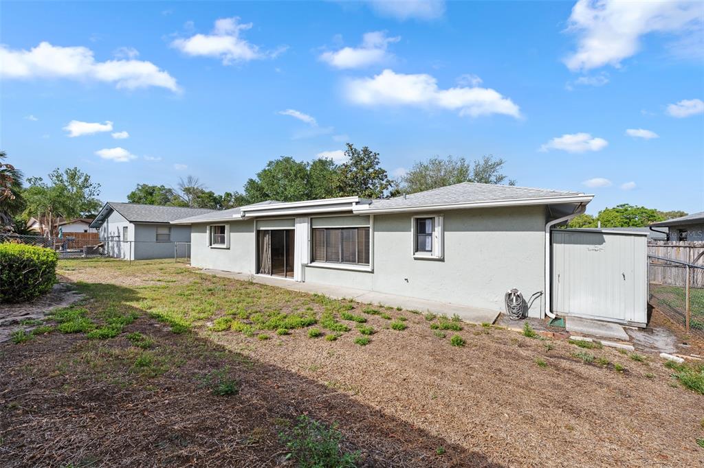 140 Valley Circle Brandon, FL 33510 - Photo 41 of 48 a view of a house with backyard