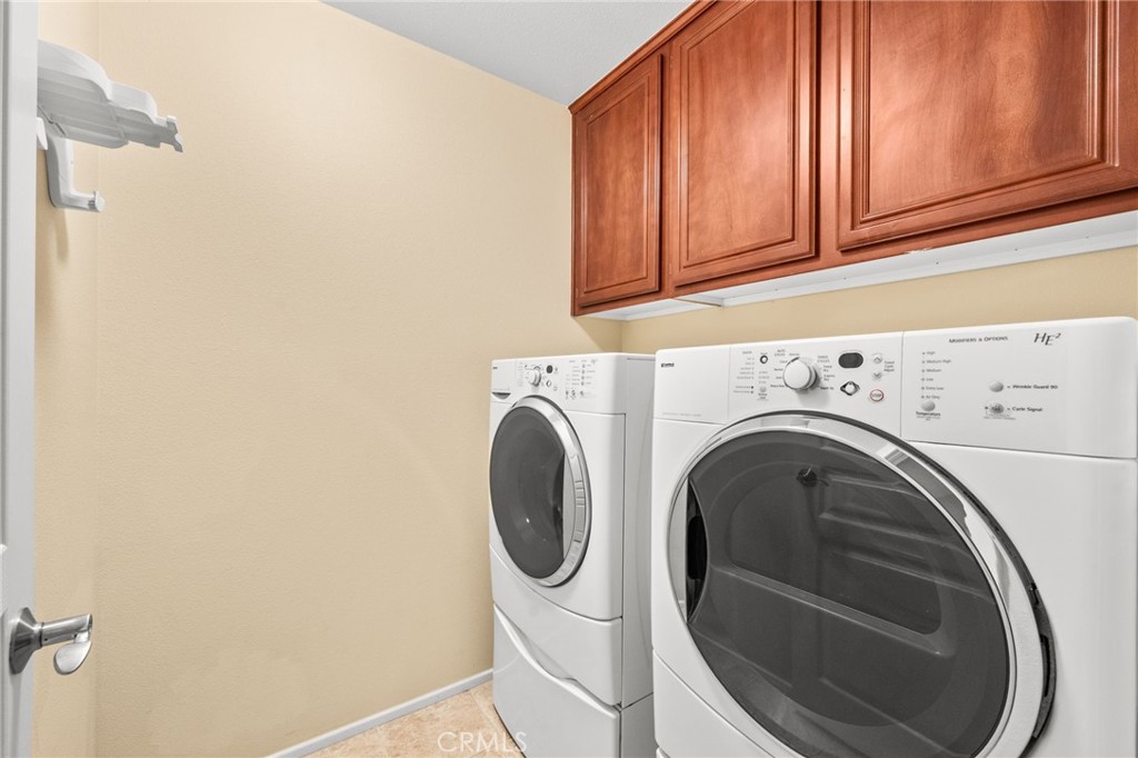 43 Three Vines Court Ladera Ranch, CA 92694 - Photo 29 of 42 a utility room with dryer and washer