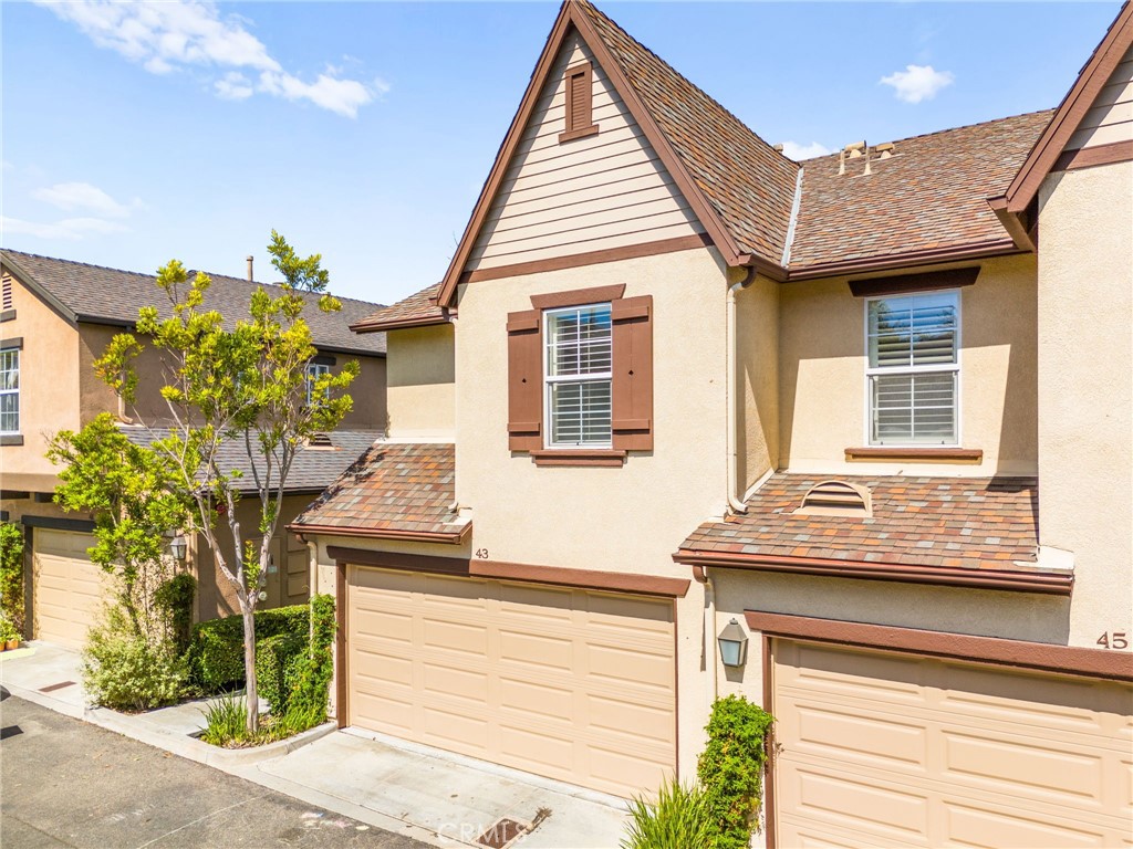 43 Three Vines Court Ladera Ranch, CA 92694 - Photo 9 of 42 a view of a house with a yard