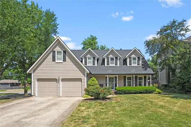 $425,000 | 8403 Swarner Drive, Lenexa, KS 66219