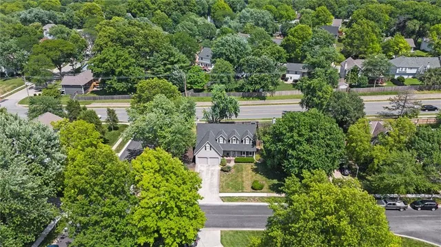 $425,000 | 8403 Swarner Drive, Lenexa, KS 66219