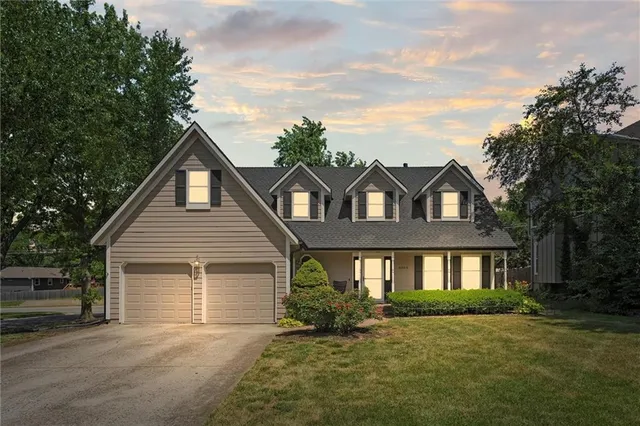 $425,000 | 8403 Swarner Drive, Lenexa, KS 66219