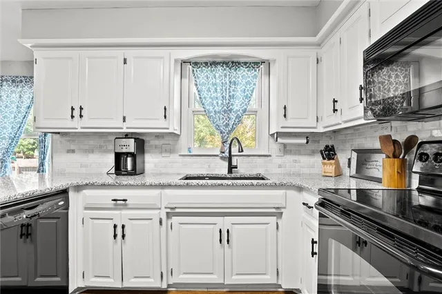 $425,000 | 8403 Swarner Drive, Lenexa, KS 66219