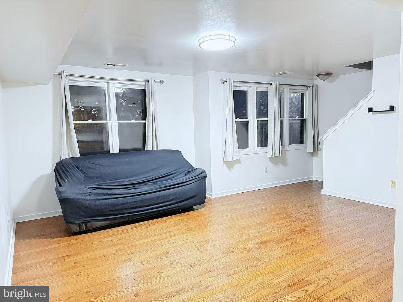 304 North 8th Street Philadelphia, PA 19123 - Photo 7 of 16 a view of furniture and window