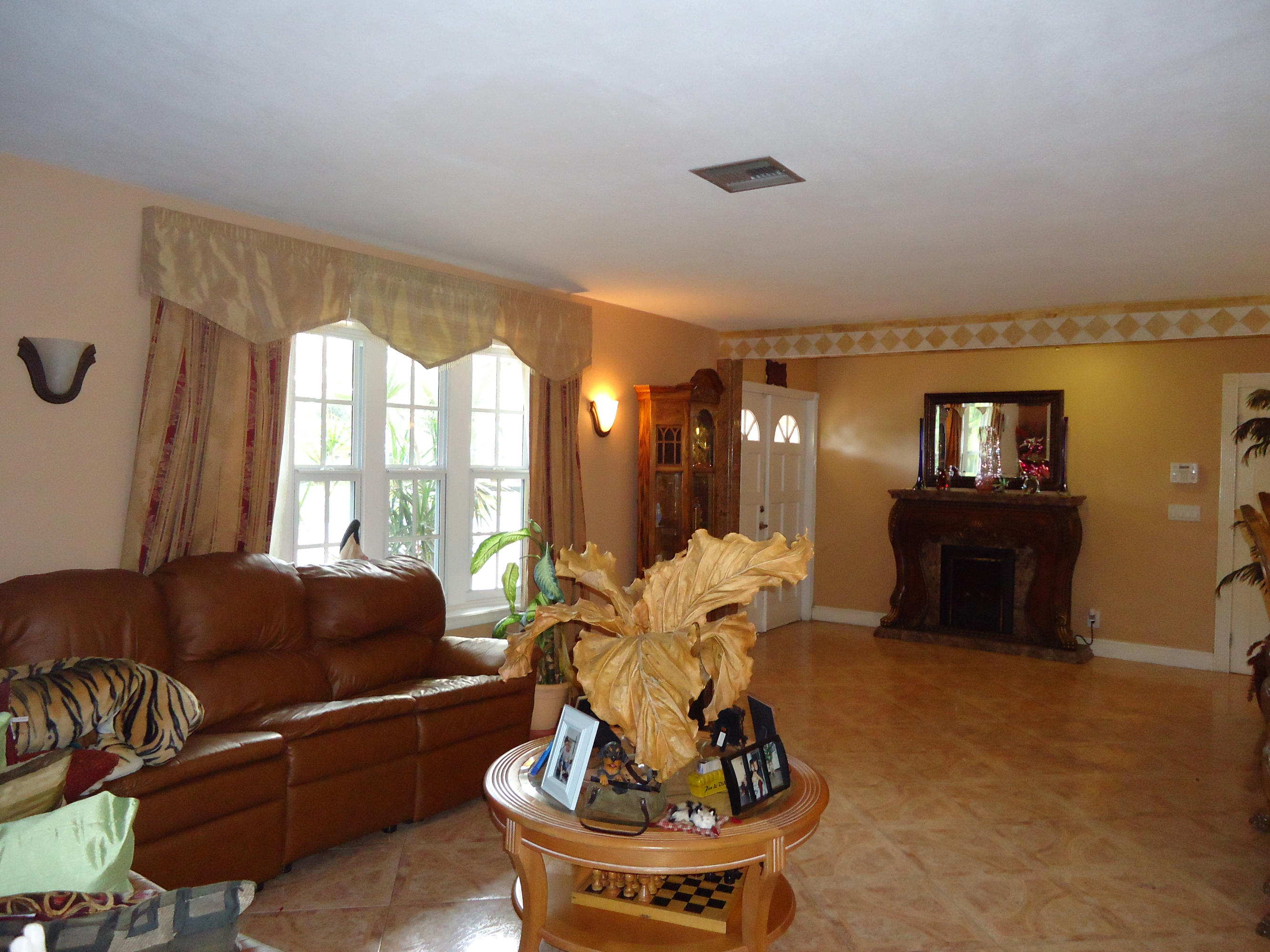 5051 Buchanan Road Delray Beach, FL 33484 - Photo 4 of 32 Living Room2