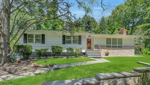 $849,999 | 350 Greenbrier Court, Mountainside, NJ 07092