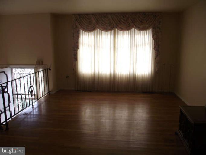3728 Swann Road Suitland, MD 20746 - Photo 4 of 13 Living Room