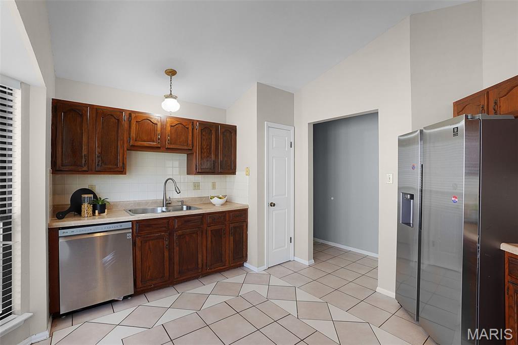 620 Bugle Run Drive Florissant, MO 63034 - Photo 8 of 26